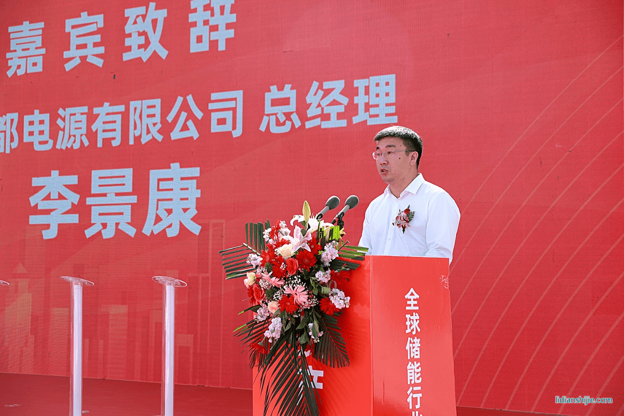 酒泉市委常委、市政府党组成员、市委秘书长石峰 酒泉市委常委、市政府党组成员、市委秘书长石峰